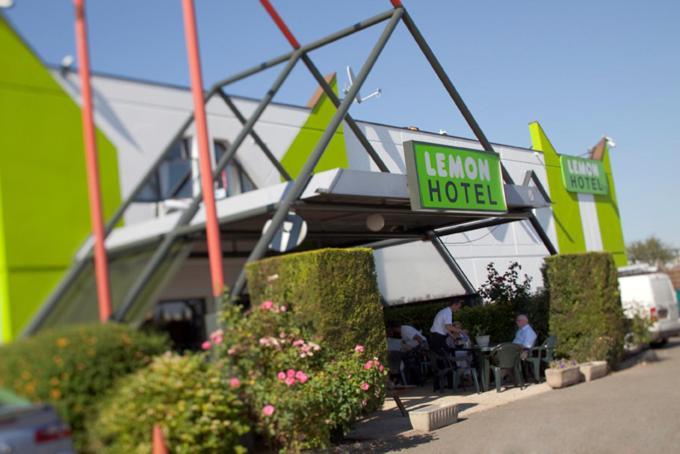 Lemon Hotel Dreux Chartres Exterior photo